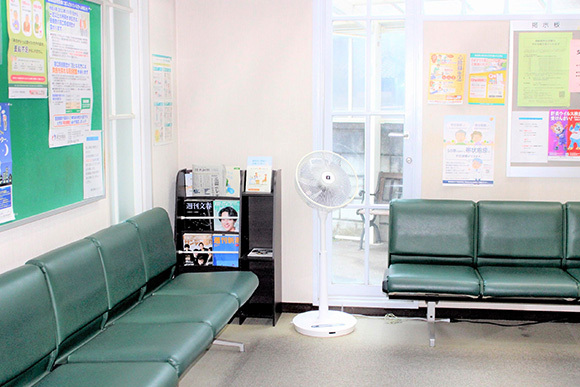 医療法人和敬会　鈴川内科クリニック待合室