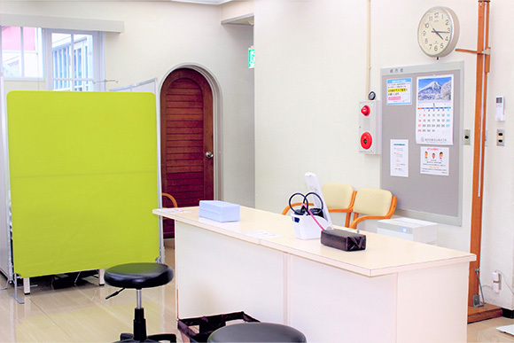 医療法人和敬会　鈴川内科クリニック処置室