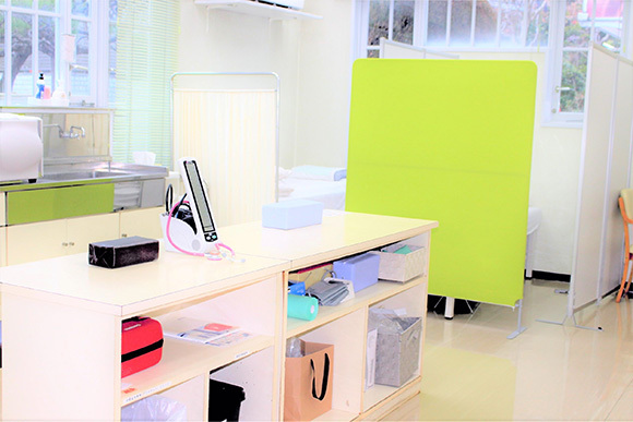 医療法人和敬会　鈴川内科クリニック処置室